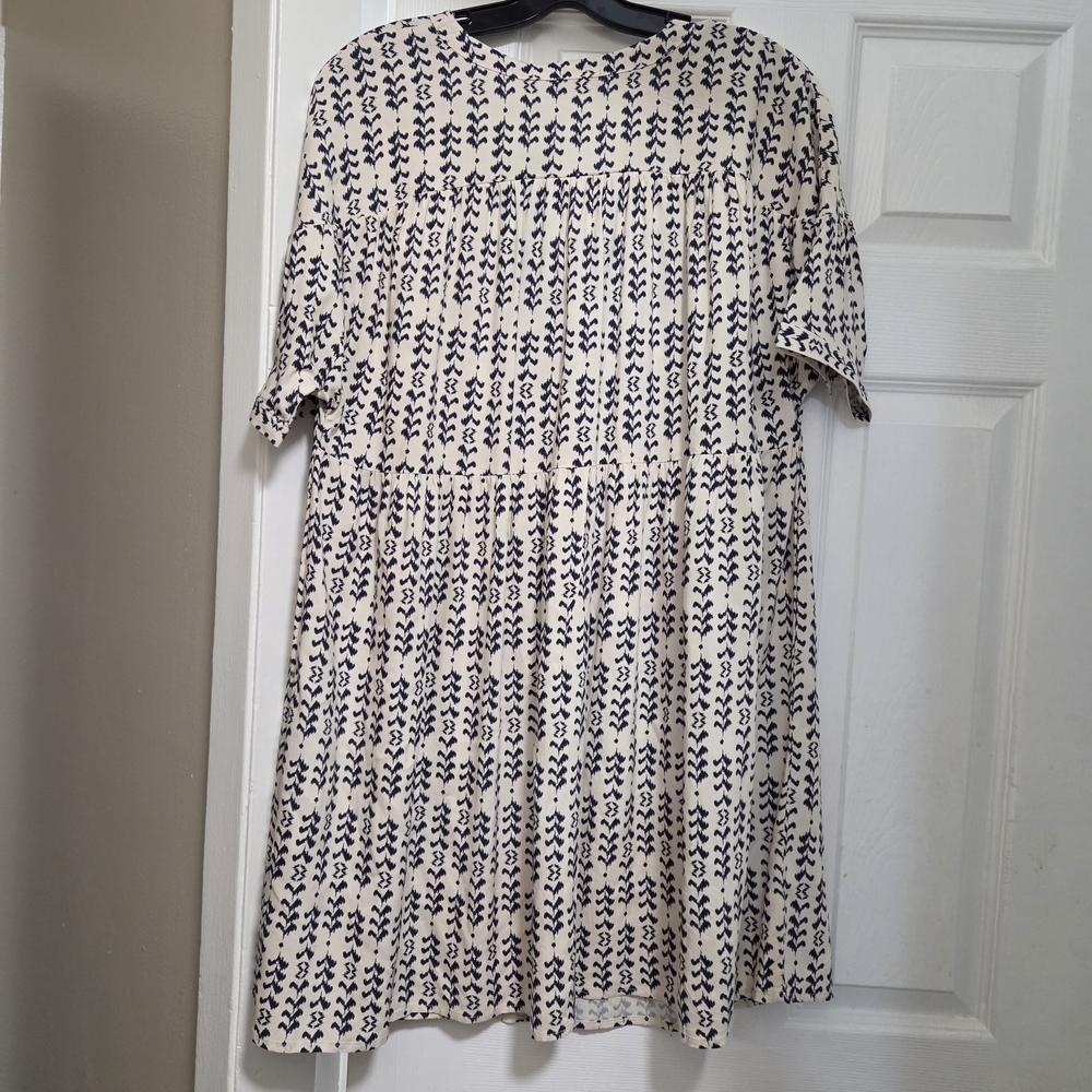 Nwt Elegant Blue & White Patterned Summer Dress Short Sleeve V-Neck Flowy A-Line - Picture 7 of 9